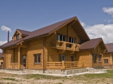 Деревянный дом из оцилиндрованного бревна «Бриз»